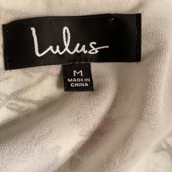 Lulu’s Lucrezia Floral Wrap Top M LAST PRICE DROP B4 DONATION - Picture 11 of 15